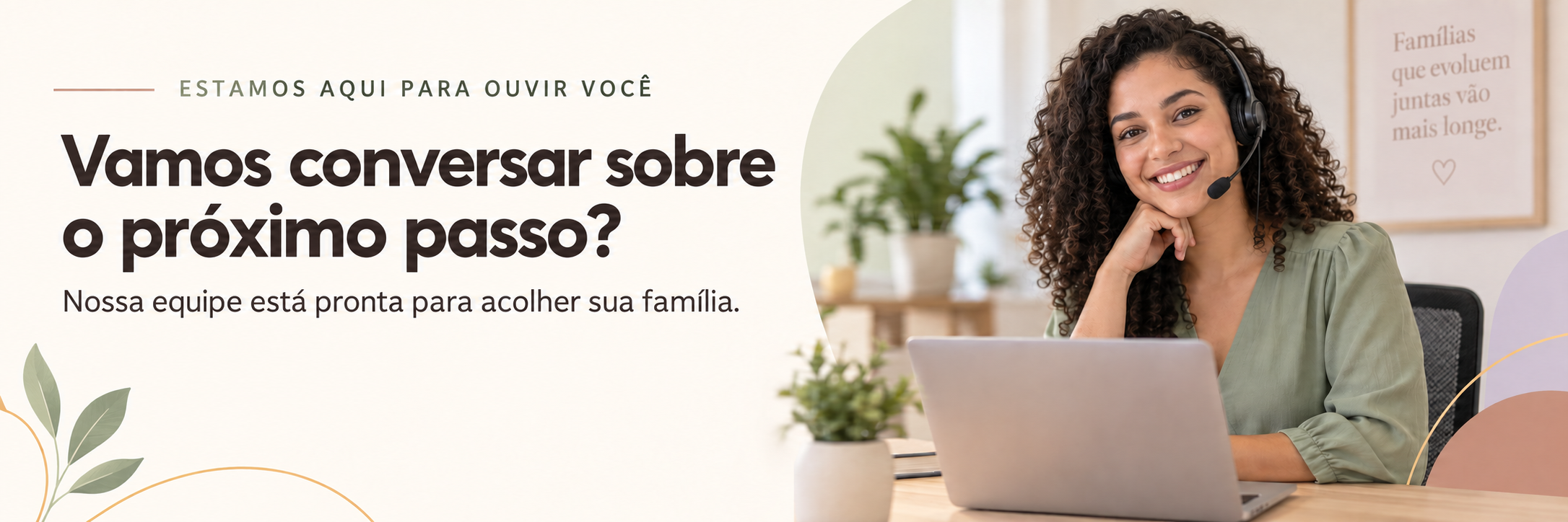 Profissional do Instituto ABA São Joaquim em atendimento remoto